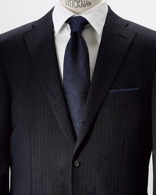 3 tips on how to choose the right suit for a formal occasion