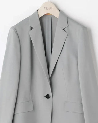 How to style a clean gray jacket: Outfit ideas for mature women 