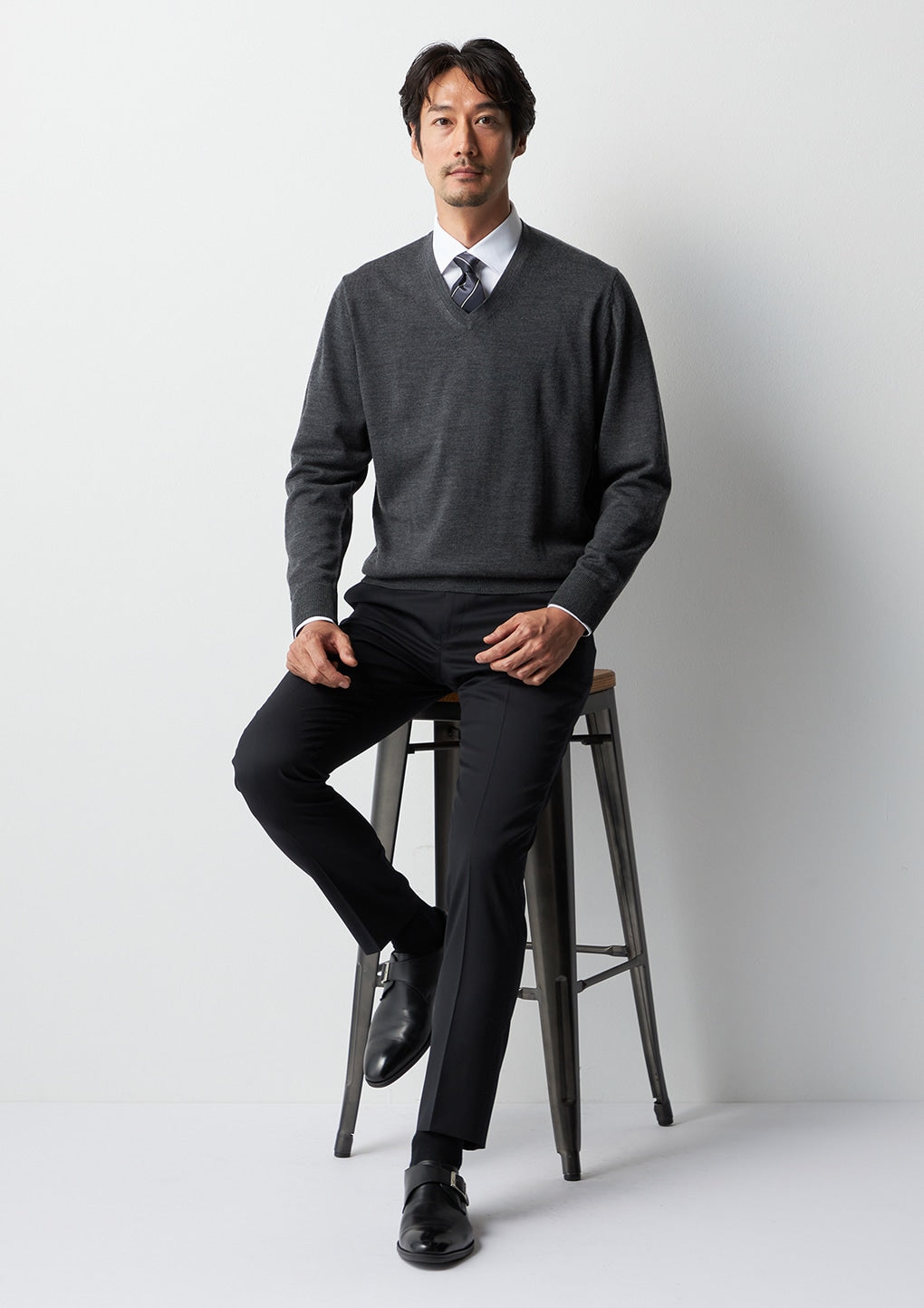 羊毛混纺 V 领毛衣_40