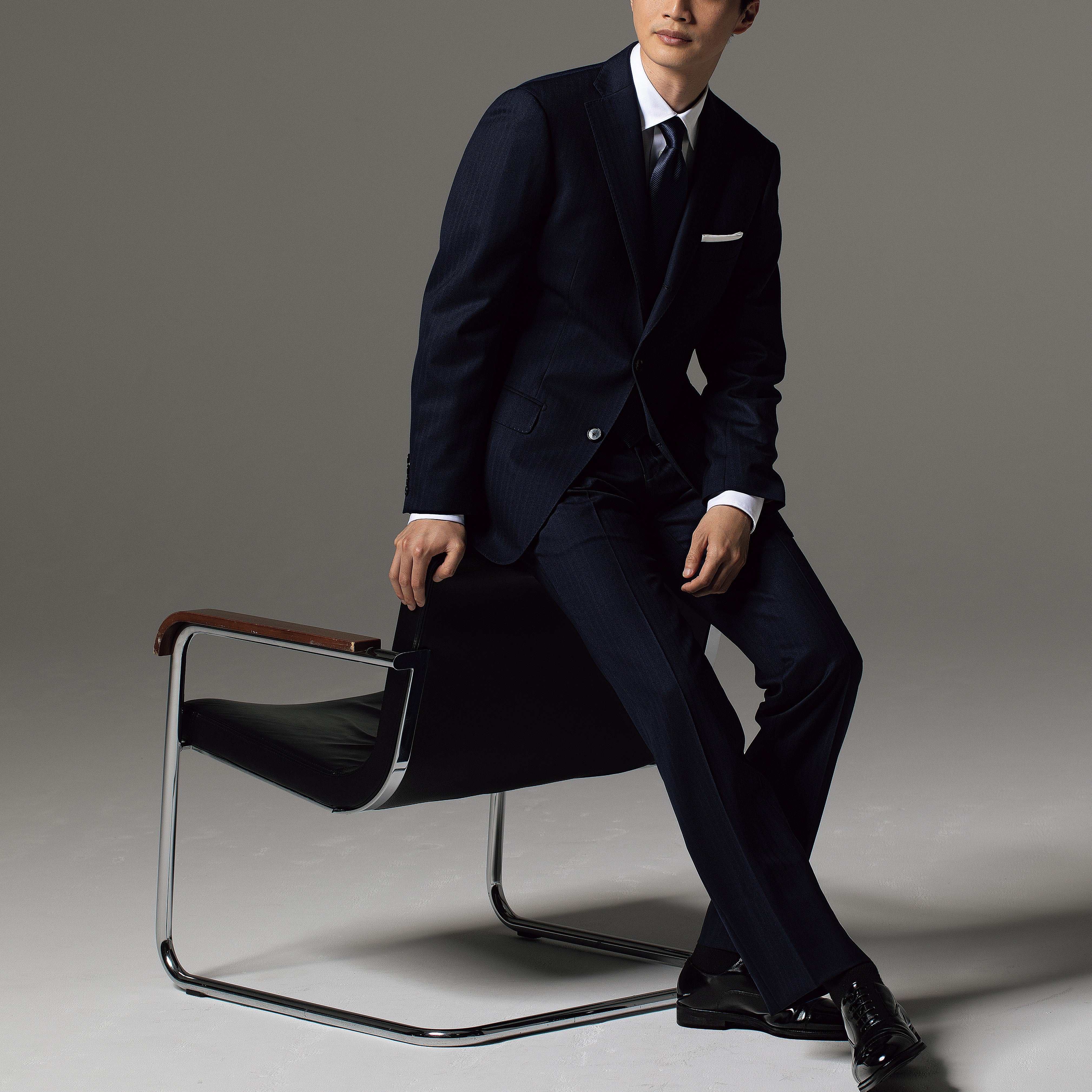 Golden Prestige Line Navy Blue Stripe Slim Suit_02