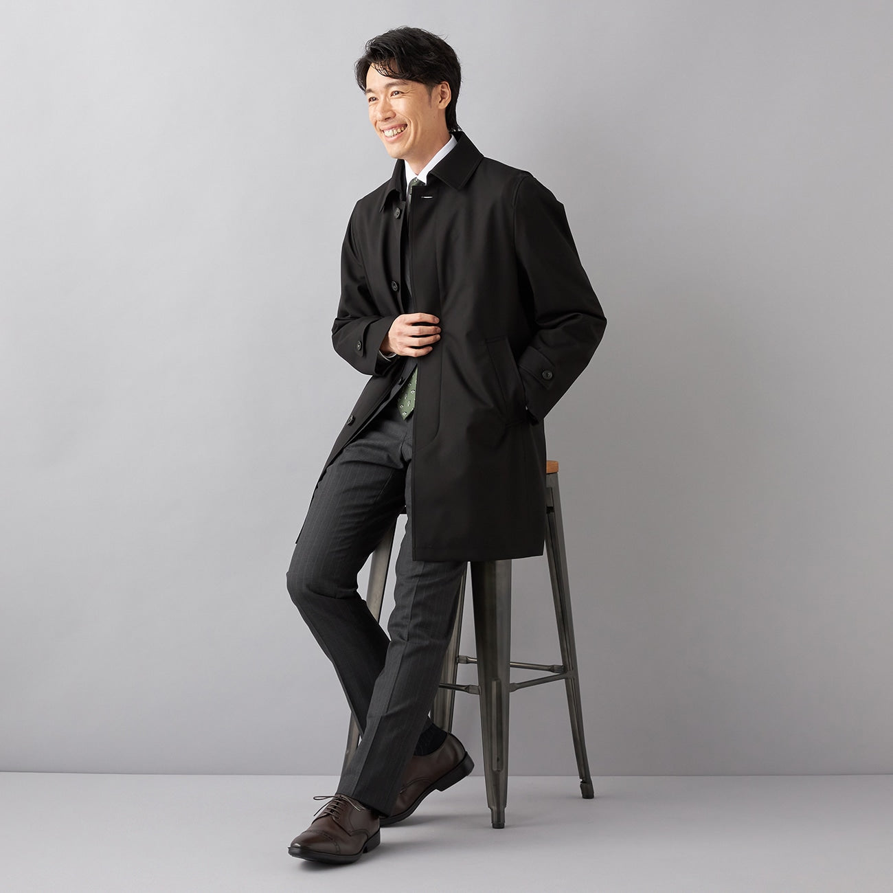 保暖拨水弹力防风翻立领 大衣 - 黑色_02