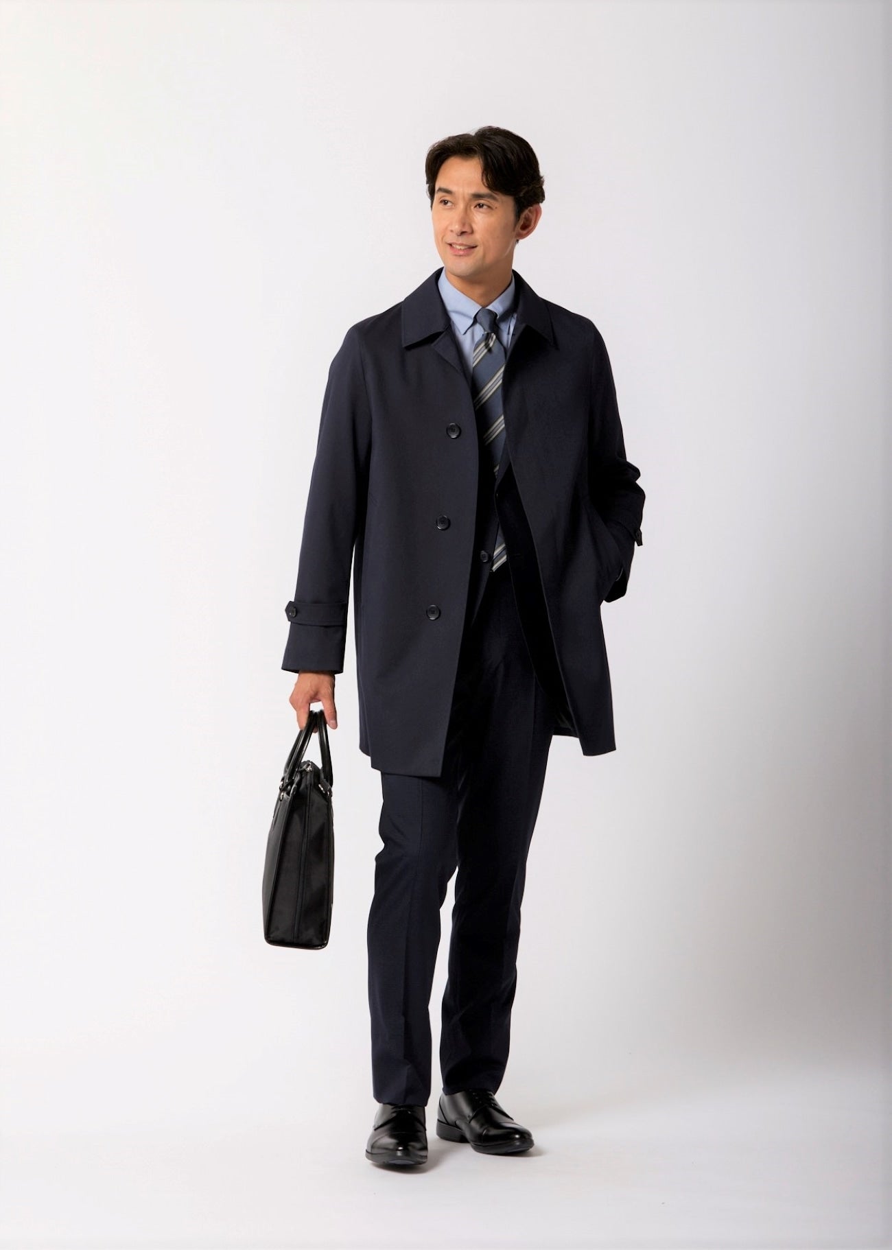 暖色调翻立领 大衣_02