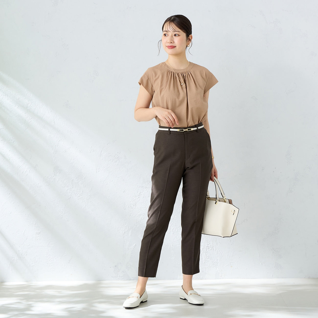 Linen-like Cropped Pants - Brown_04