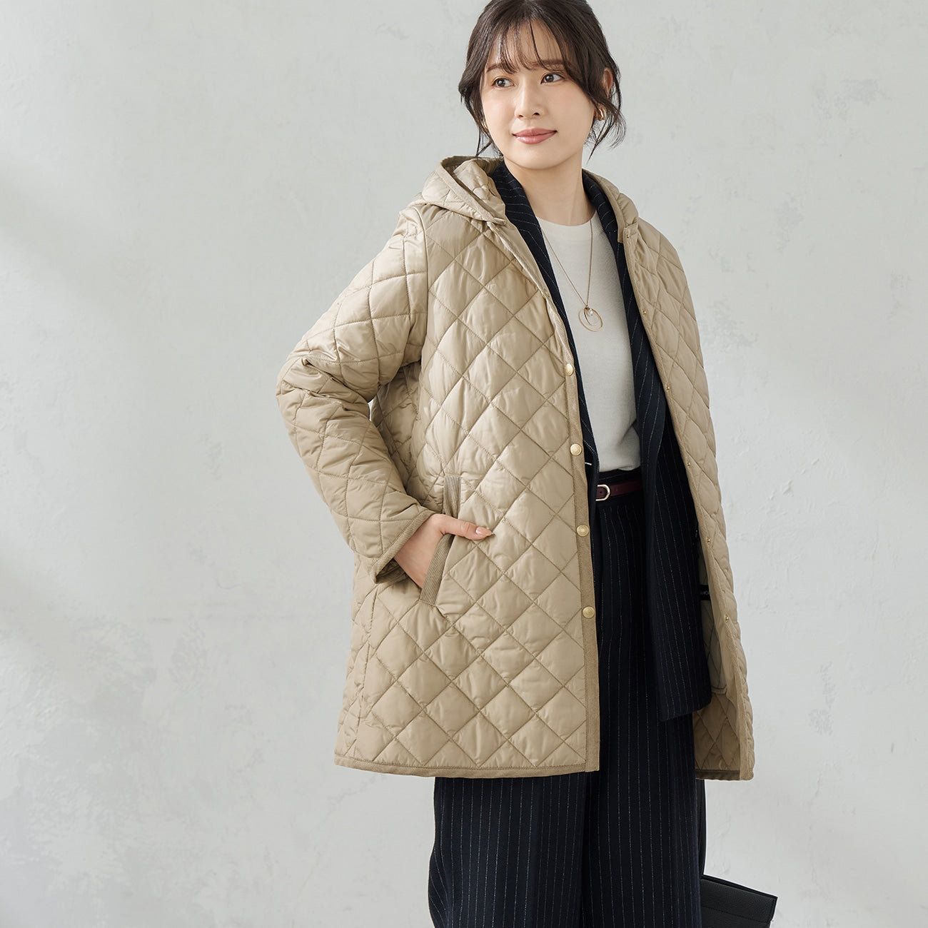 轻量款式保暖中长款绗缝大衣_01