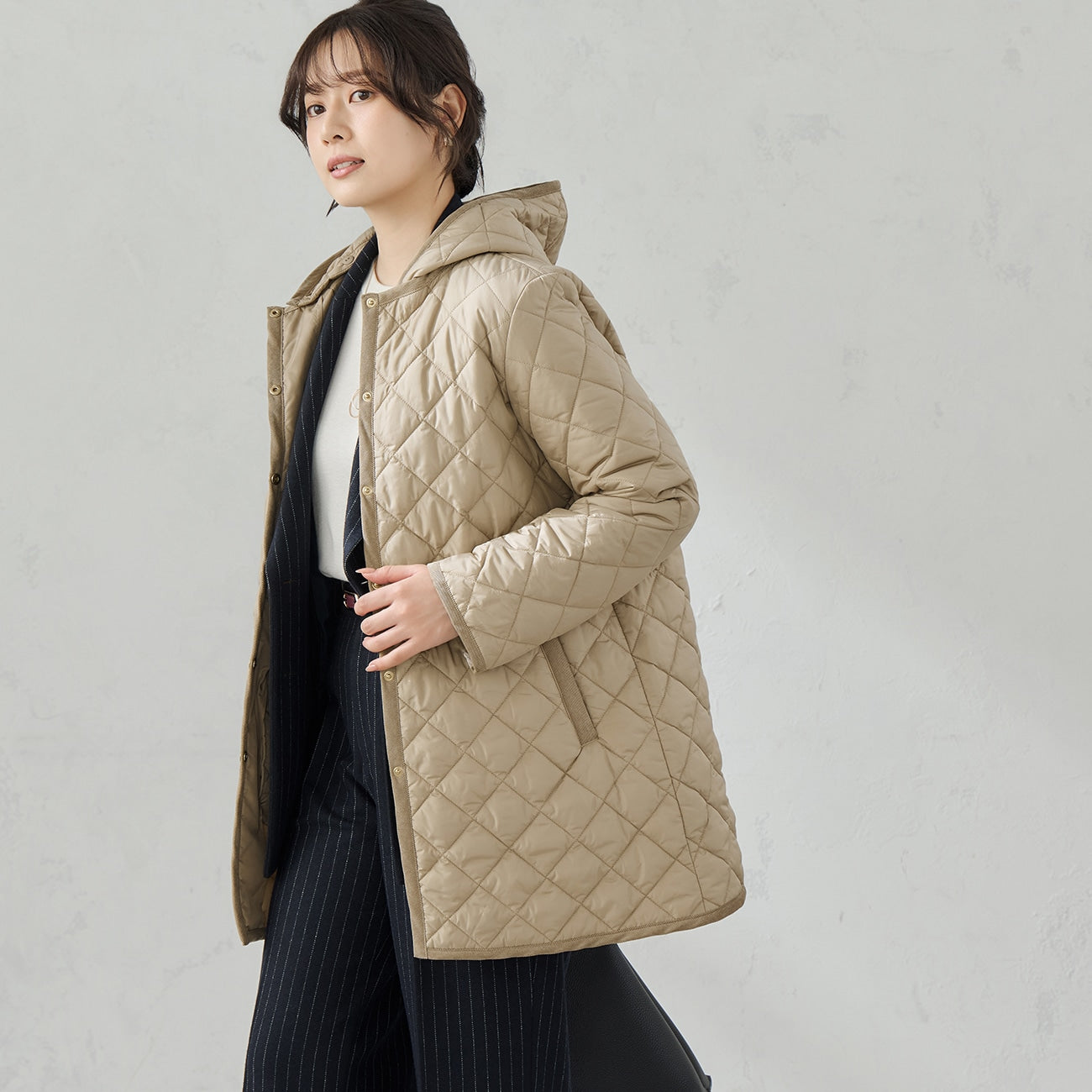 轻量款式保暖中长款绗缝大衣_04