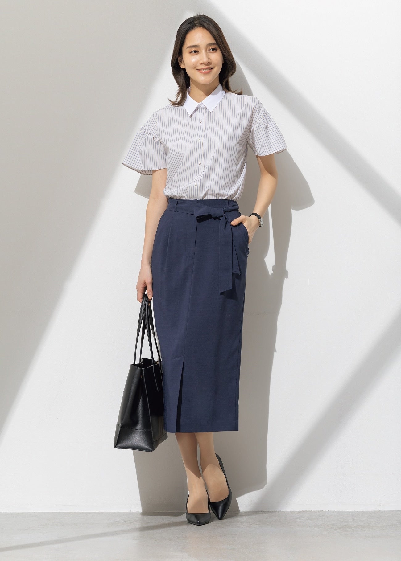 Airy Contrast Collar Stripe Shirt - Beige_04