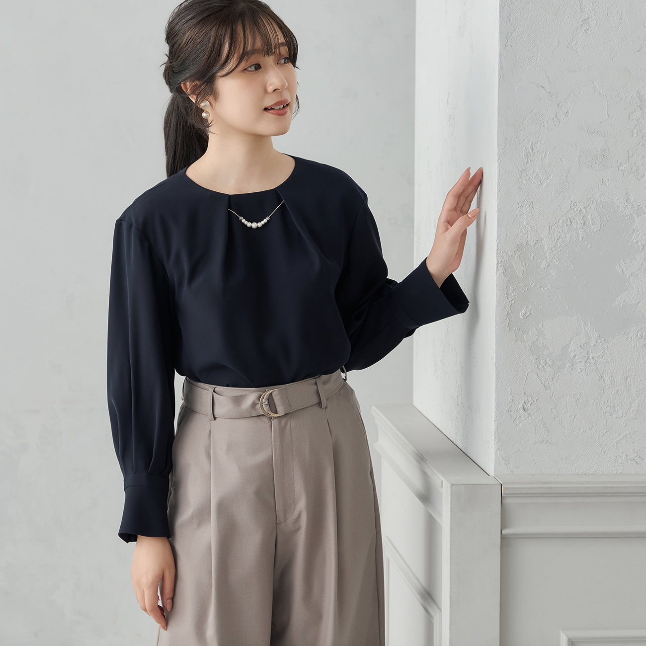 Blouse With Detachable Accessories_01