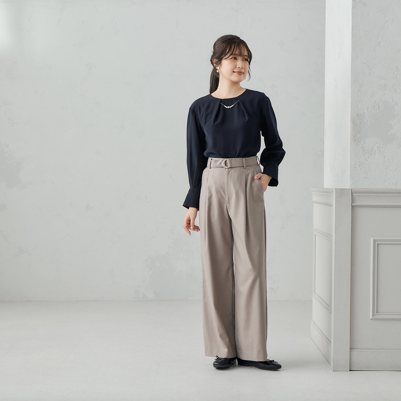 Blouse With Detachable Accessories_03