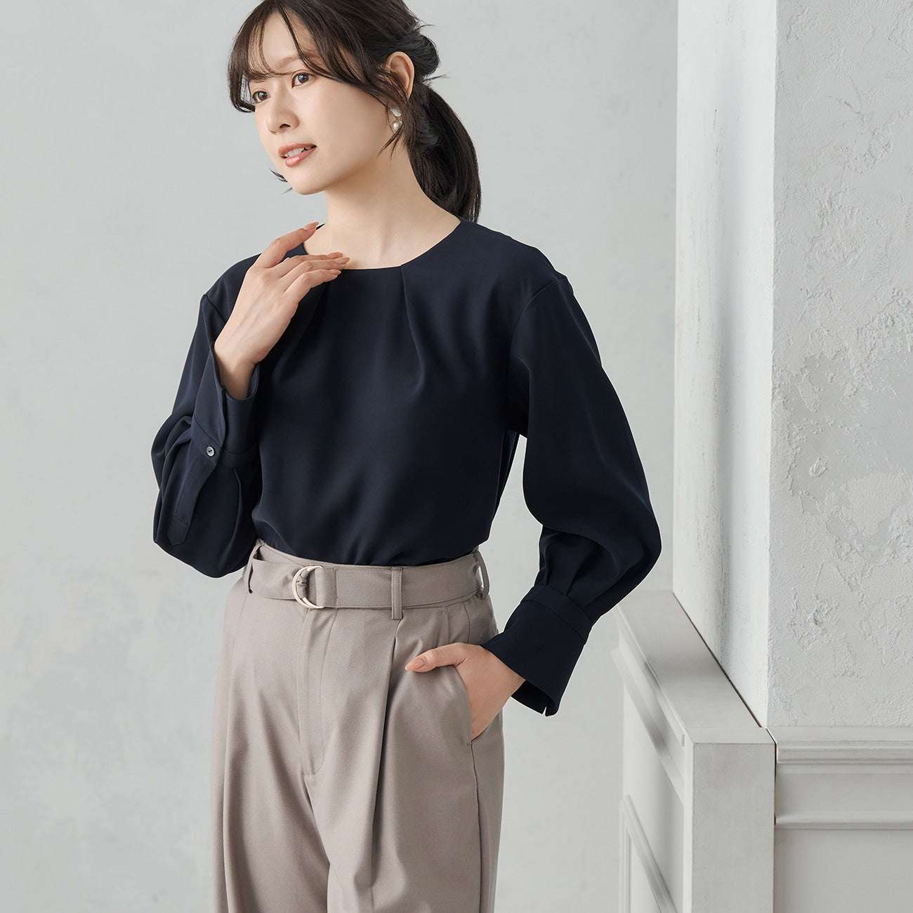 Blouse With Detachable Accessories_02