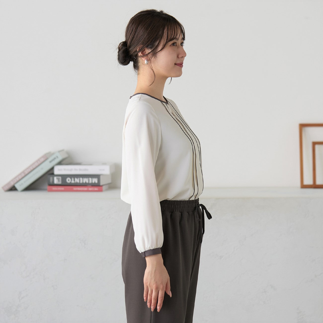 Contrast Color Mellow Tuck Blouse_04