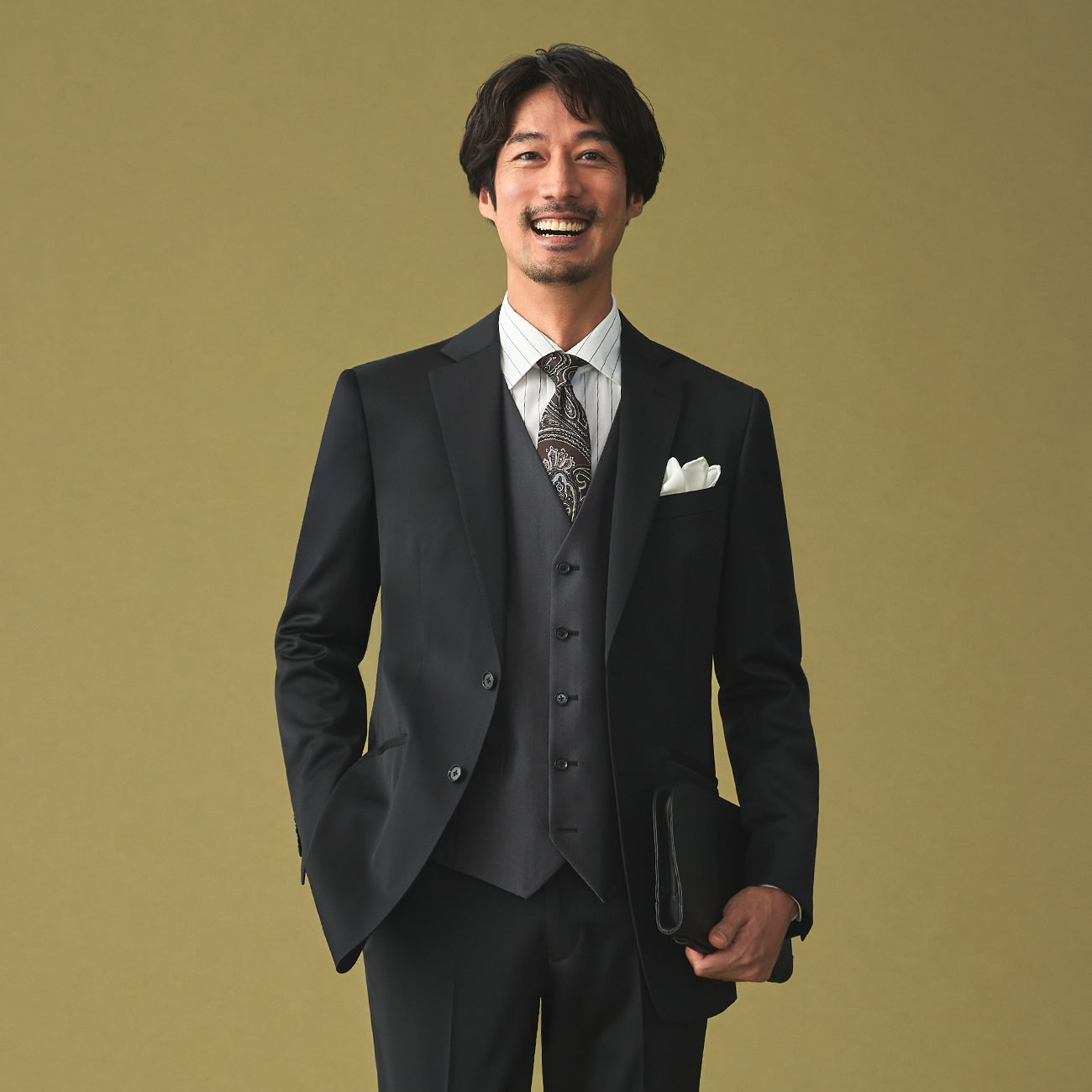 Lustrous Wool Blend Suit with Side Adjuster - Black_18