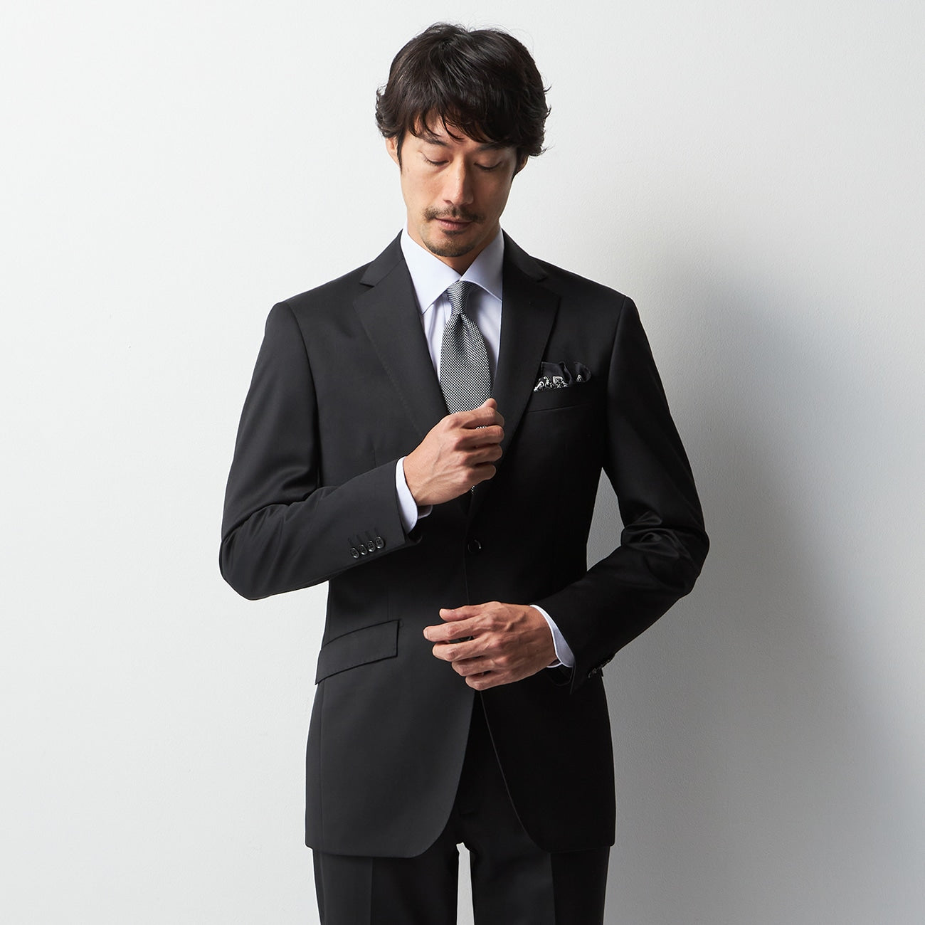 Lustrous Wool Blend Suit with Side Adjuster - Black_17