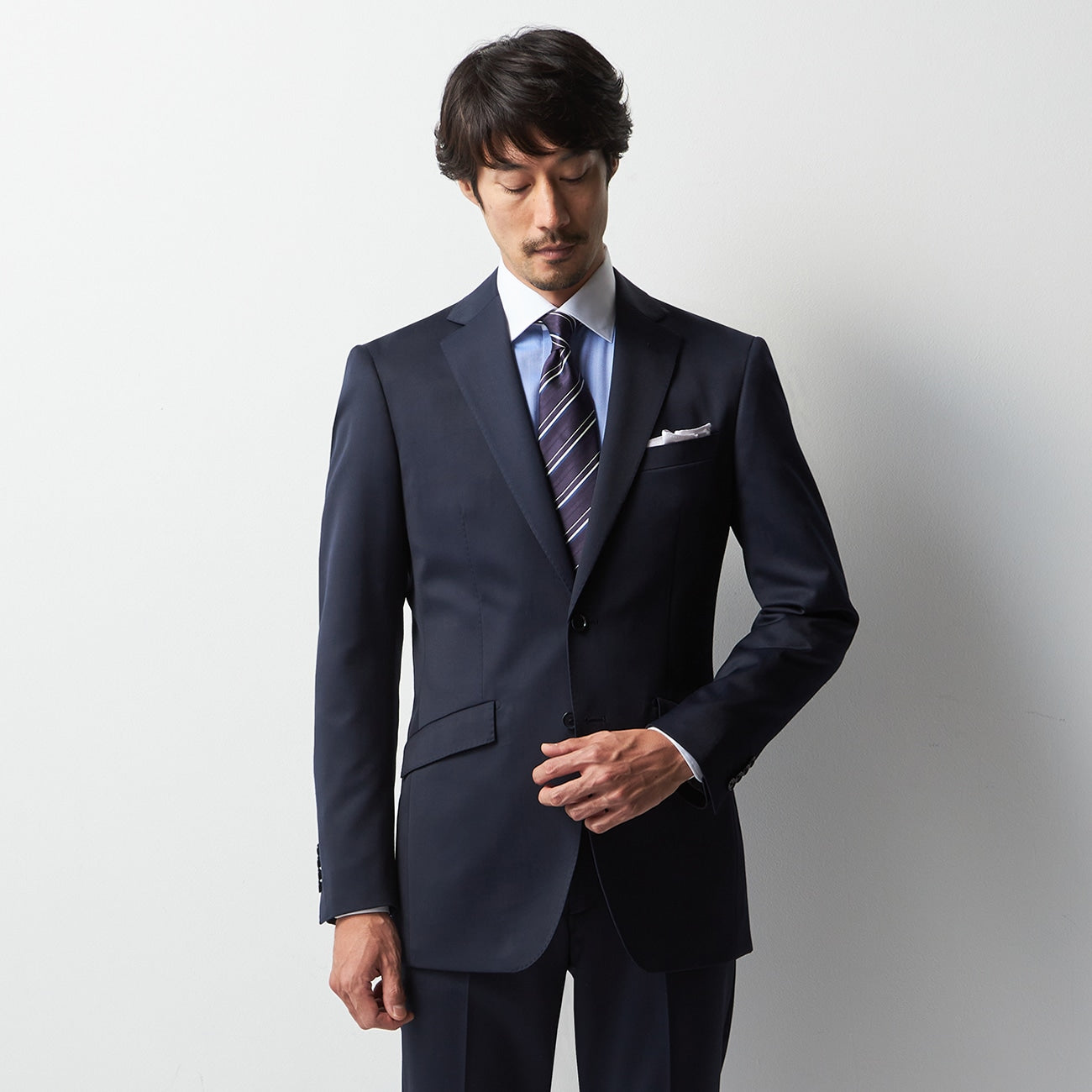 Lustrous Wool Blend Suit with Side Adjuster - Navy_18