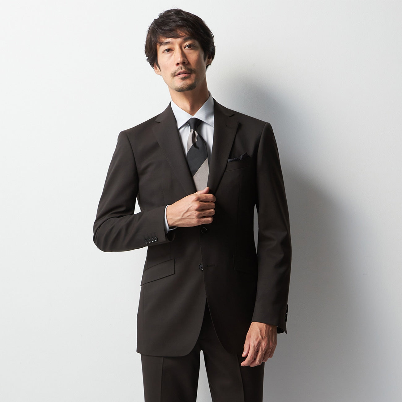 Lustrous Wool Blend Suit with Side Adjuster - Brown_18
