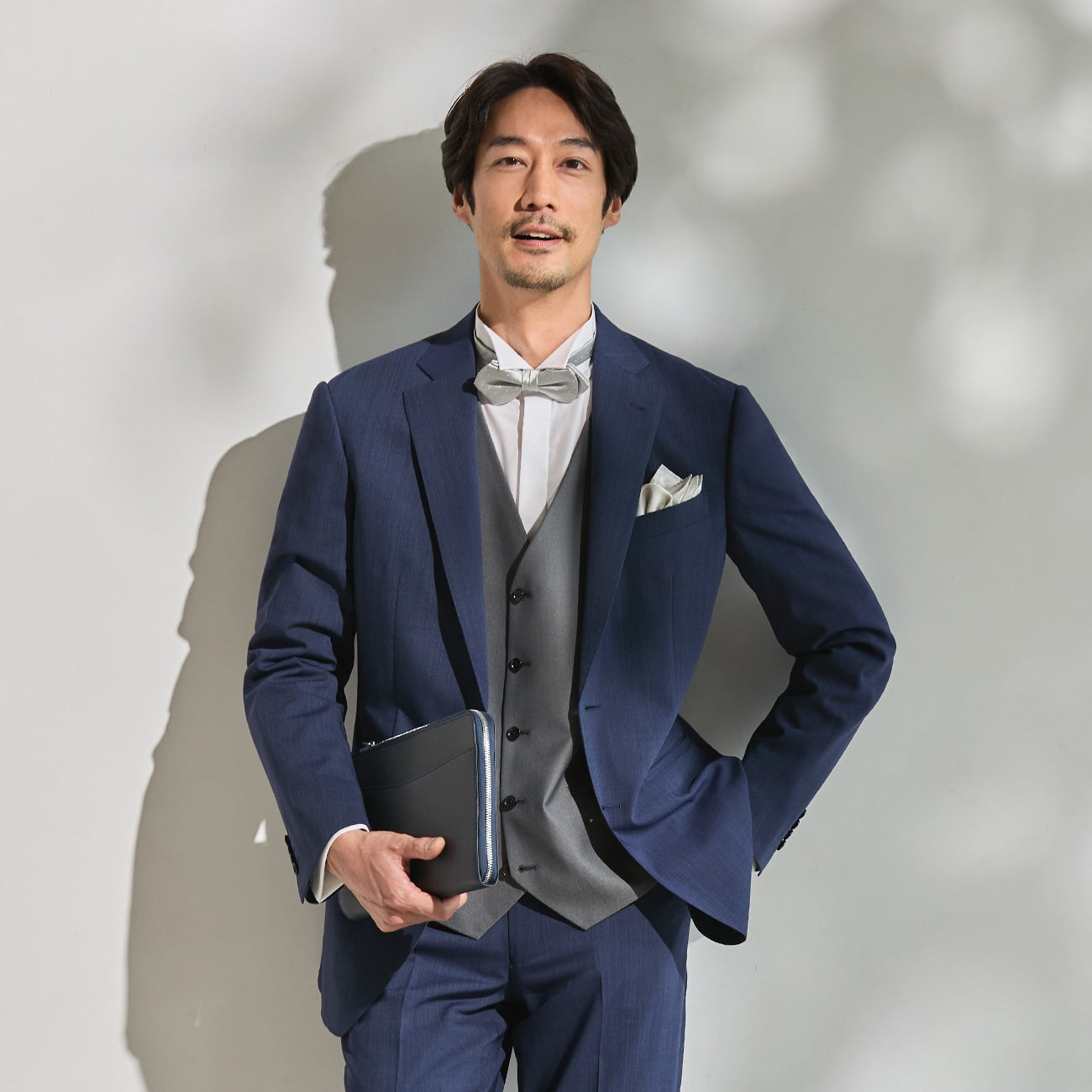 带侧面调节器的双裤高透气性套装 -深蓝