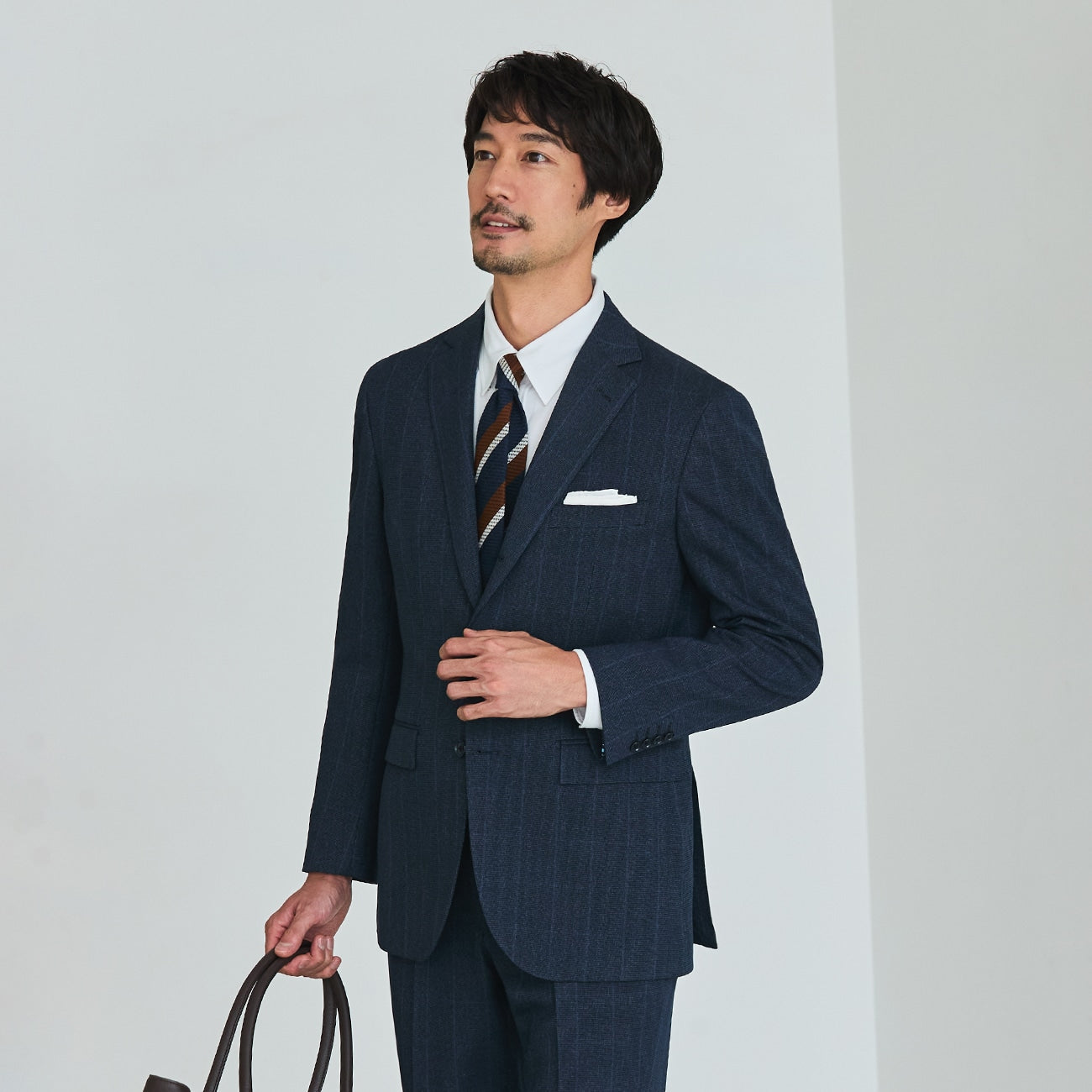 Water-Repellent Windowpane Jacket - Navy_13