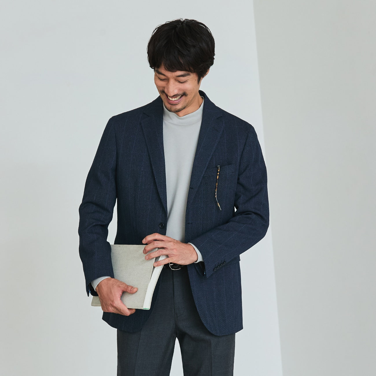Water-Repellent Windowpane Jacket - Navy_14