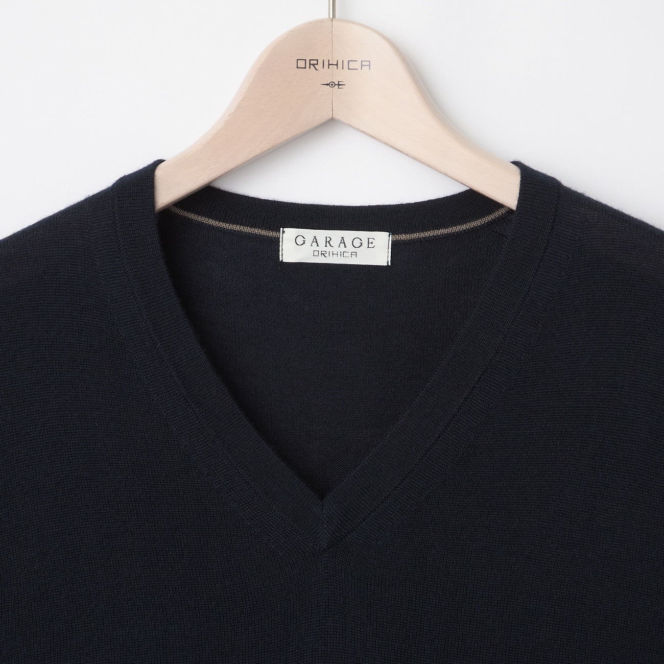 羊毛混纺 V 领毛衣_26