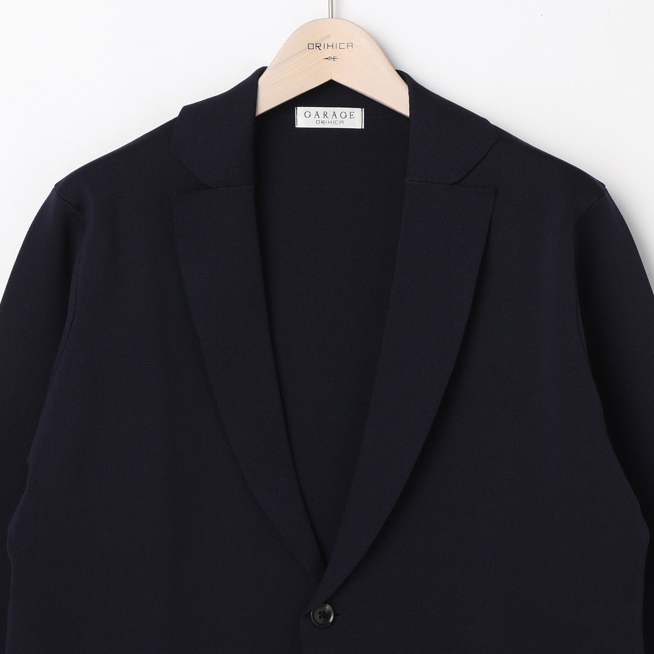 轻量款式针织外套