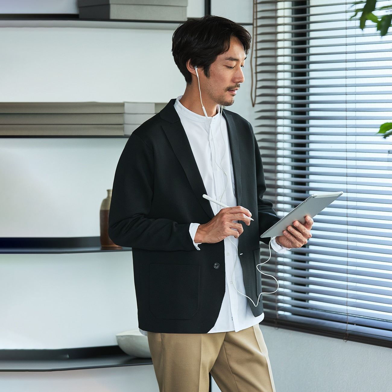 轻量款式针织外套