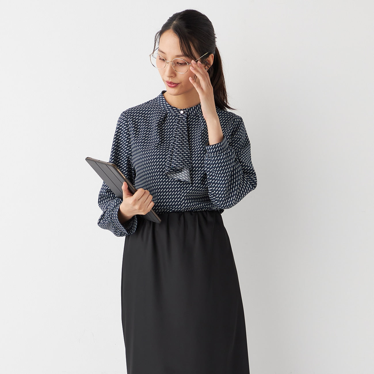 Printed Bow Tie Blouse_18