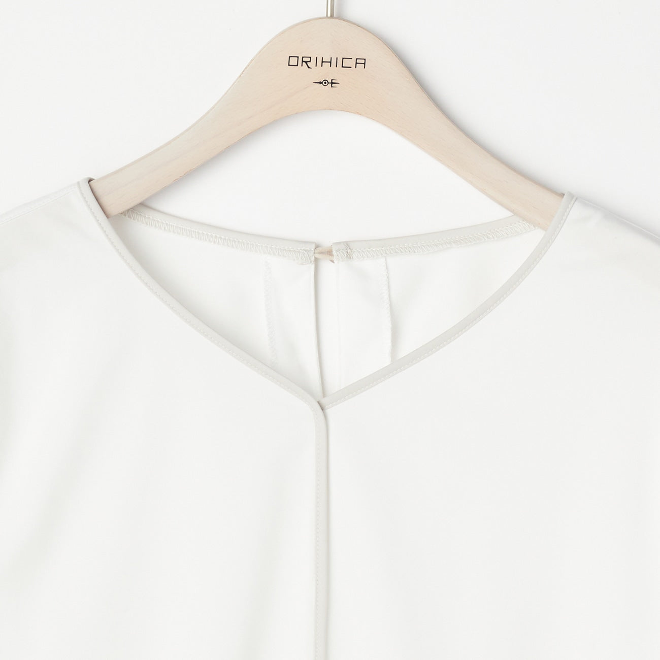 无熨烫色块 V 领上衣_34