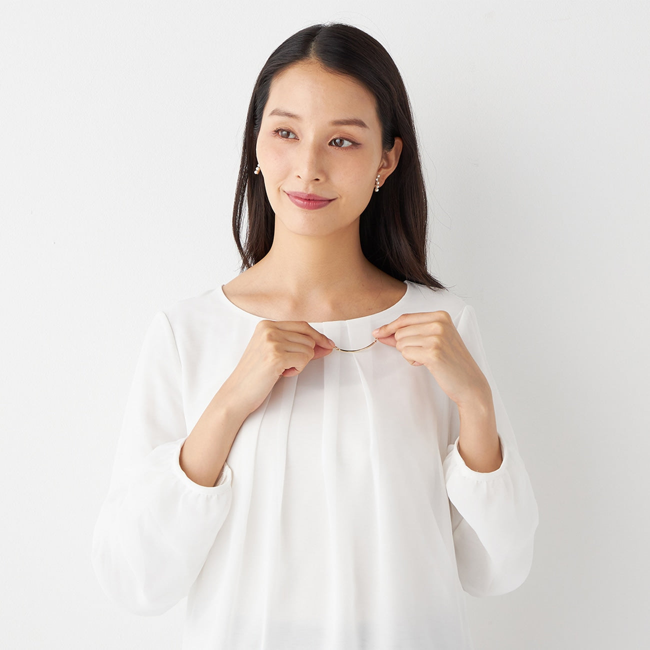 Blouse with Detachable Accessory_23
