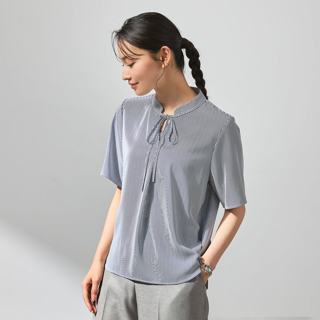 Stripe Blouse with Bow Tie - Navy_11