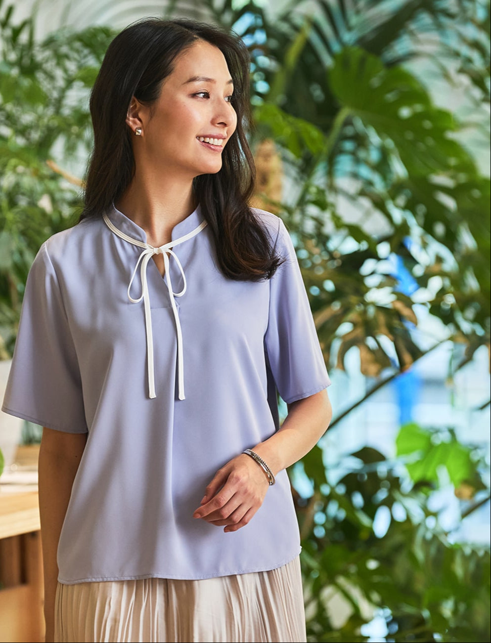 Contrast Bow Tie Blouse_26